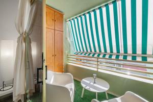 a room with a table and chairs and a large window at Brisa de mar in Puerto Naos +15 photos