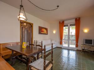 a living room with a table and a couch at Casa Camilla in Manerba del Garda