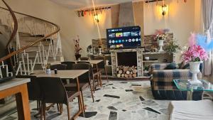 a living room with a fireplace and tables and chairs at Roma House N- suite Campin Movistar Ministerios Simón Bolivar in Bogotá