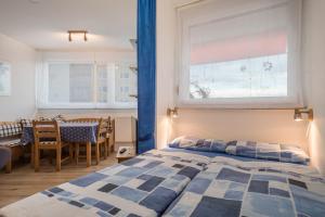 a bedroom with a bed and a table and a window at Ferienwohnung Förster in Überlingen