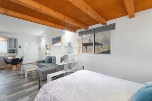 a bedroom with a bed and a living room at Loft de Tato in Frontera