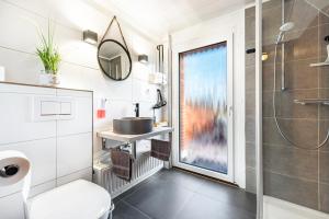 a bathroom with a sink and a shower at Ferienwohnung Anne in Bremervörde +16 photos