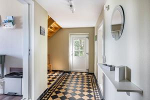 a hallway with a door and a checkered floor at Jensenhof Pellworm in Pellworm +24 photos