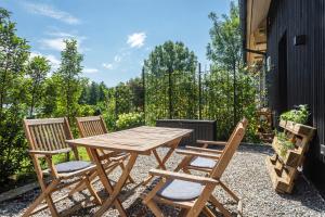 a wooden table and chairs on a patio at La casa nel verde in Lindau