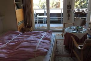 a bedroom with a bed and a table and a window at Wurmbergzauber Sonnenschein in Braunlage