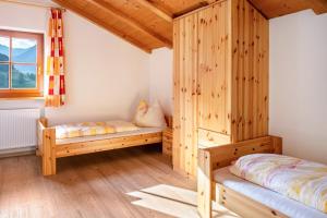 a room with two beds and a window at Oberpatiglhof - Lukas in Brie