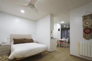 a bedroom with a bed with a ceiling fan at Sophie Apartamentos - Burela in Burela de Cabo