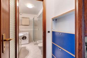 a bathroom with a toilet and a washing machine at Il Faro in Celle Ligure