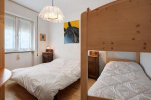 a small bedroom with a bunk bed at Casa Marta in Cavalese