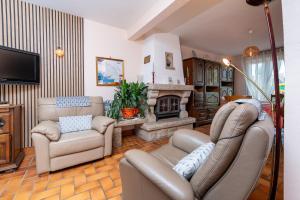 a living room with a couch and a fireplace at La Maison Bleue 3 étoiles in Plouhinec