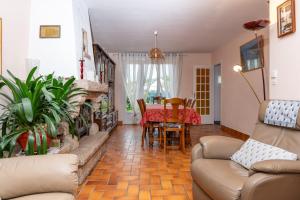 a living room with a couch and a table at La Maison Bleue 3 étoiles in Plouhinec