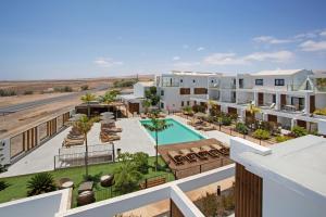an aerial view of an apartment complex with a swimming pool at Casa Sunrise in Parque Holandes