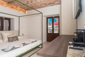 a bedroom with a bed with a glass frame at Spazio Pardo in Catania