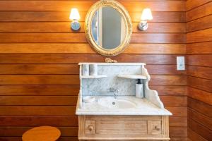 a bathroom with a sink and a mirror at L'annexe - Chambre in Ciboure