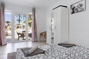 a bedroom with a bed and a view of a patio at Apartamento Las Flores4 in San Bartolomé