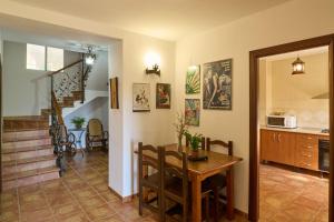a kitchen and dining room with a table and a dining room at Casa Ginés in Iznájar