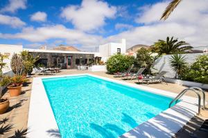 an image of a swimming pool at a villa at La Guajira in Güime