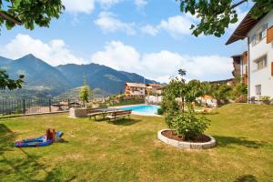 a backyard with a swimming pool and mountains at Haus Hohenrain Ferienwohnung 3 in Schenna