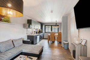 a living room with a couch and a kitchen at Casa Renata in Schüller