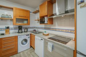 a kitchen with a washing machine and a washer at Torres 1 in Quintana de Valdivielso