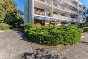a large bush in front of a building at Appartement Rose Mousse - Abatilles in Arcachon