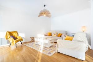 a living room with a couch and chairs at Ty Corniche - 50m de la plage in Bénodet