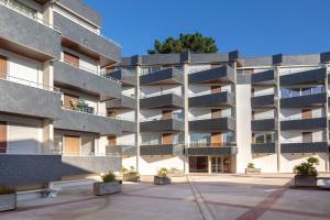 an apartment building with balconies on the side at Ty Corniche - 50m de la plage in Bénodet