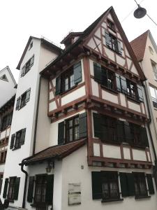 an old building in the city of vienna at Ulmer Spatzennest in Ulm