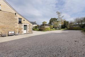 an empty driveway in front of a brick building at L'aérostier Gîte - 5 Pers in Saint-Georges-sur-Cher