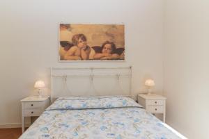 a bedroom with a bed and a painting on the wall at La Terrazza sul Mare in Liscia di Vacca