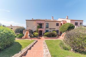 a house with a brick walkway in front of it at La Terrazza sul Mare in Liscia di Vacca