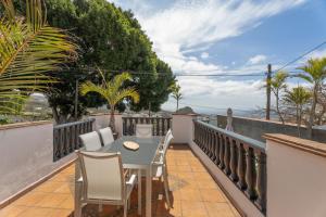 a patio with a table and chairs on a balcony at Casa Llano del Rey in Arona