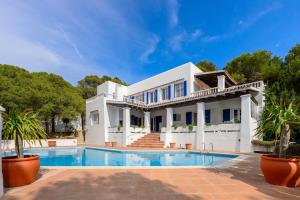 a large white house with a swimming pool at Villa Renate in Sant Josep de sa Talaia