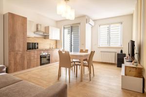 a kitchen and dining room with a table and chairs at Casadamare Salento in Brindisi