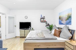 a bedroom with a large bed and a tv at Angie's Ferienapartment Thermalbad in Bad Staffelstein