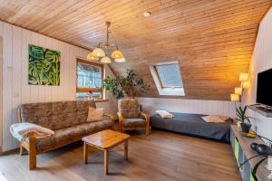 a living room with a couch and a bed at Fewo unterm Dreifaltigkeitsberg in Balgheim