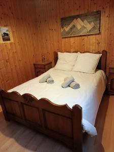 a bedroom with a bed with two towels on it at Chalet Rivage Home in Pont-de-Poitte