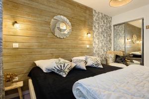 a bedroom with a large bed and a mirror at Appartement Bielle 106 in Bielle