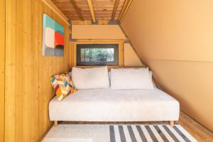 a bed in the corner of a tiny house at Tipi Lodge Glamp Marguerite in Le Boulou