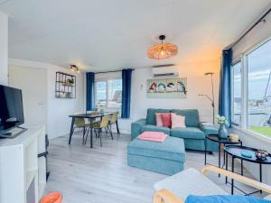 a living room with a couch and a table at Blauwborst 24-18 in Breukelen