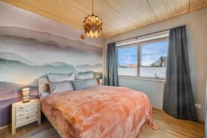 a bedroom with a bed with a painting on the wall at Fewo Mit Herz Und Holz Penzing in Penzing