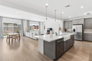 an open kitchen and living room with a table and chairs at Monthly or Daily Stay in Spacious 4BD for Family or Work with Outdoor backyard and BBQ grill in Folsom