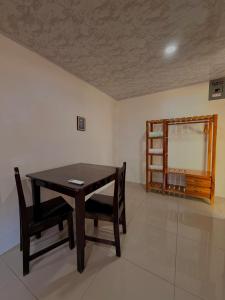 a dining room with a table and chairs and a mirror at Casa Osa Azul in Puerto Jiménez