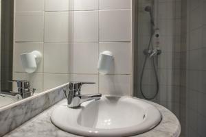 a bathroom with a sink and a shower at Le régina in Megève