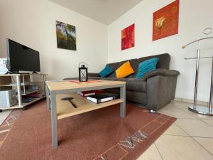 a living room with a couch and a table at Ferienwohnung Nell in Daisendorf