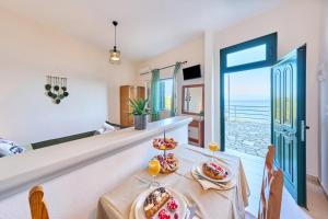 a dining room with a table with two plates of food at Dolphin studio in Gaios