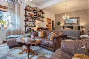 a living room with a couch and a table at Pension Schlachter's Hius in Algermissen