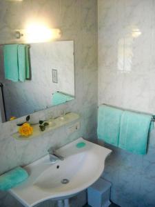 a white bathroom with a sink and a mirror at Gmosnhof Mölten in Meltina