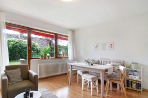 a living room with a white table and chairs at Ferienwohnung Am Buchbühl in Stockach