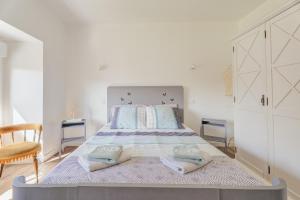 a bedroom with a bed with two towels on it at La ferme d'Alcide in Québriac